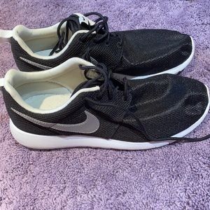 Nike sneakers perfect condition